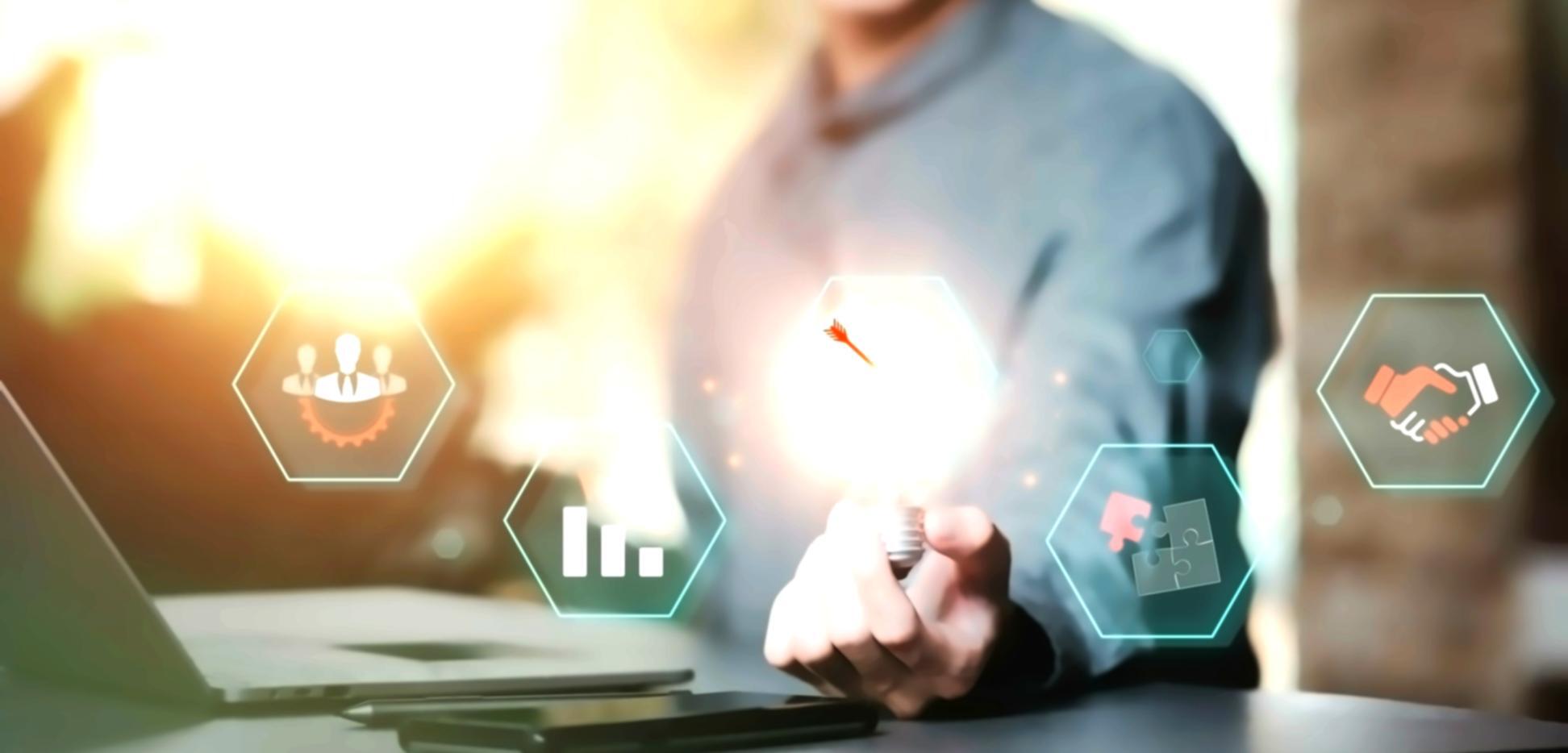 Equipo de Solariqvena trabajando con herramientas SEO